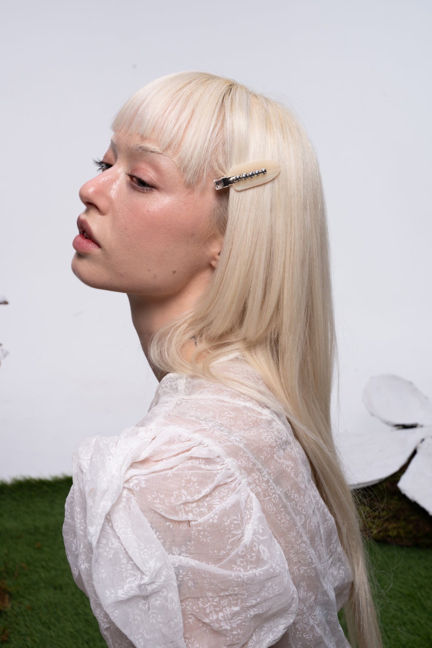 The Make Up Clips in Mother of Pearl