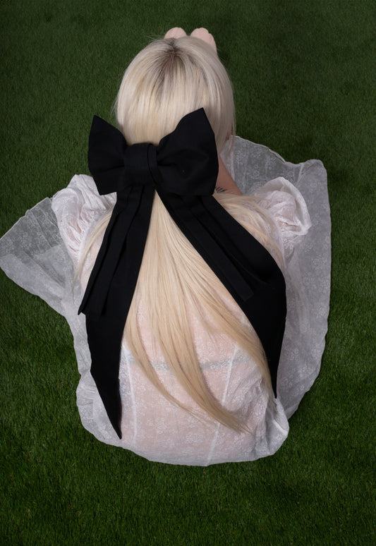 The Salon Bow in Mourning